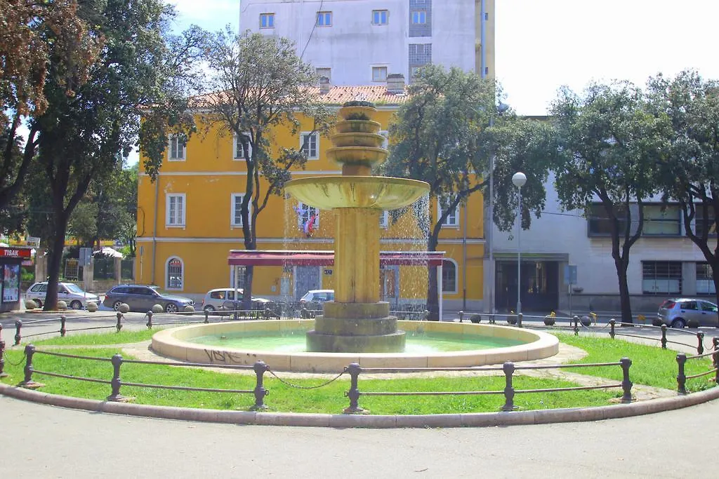 Top Center Room & Apartment Πούλα Κροατία
