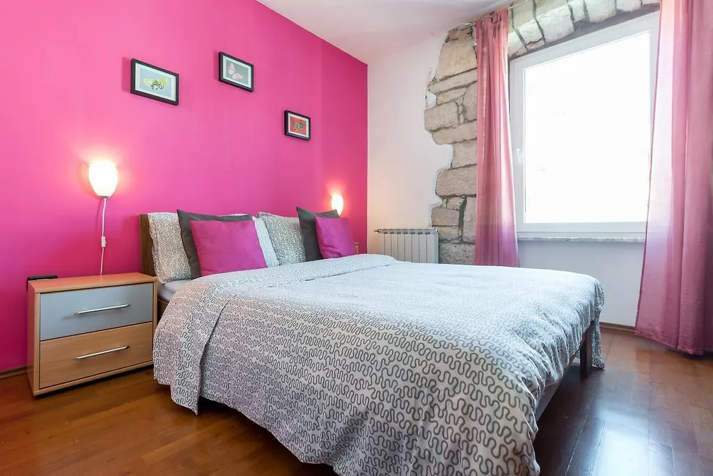 Top Center Room & Apartment Πούλα 0*,  Κροατία