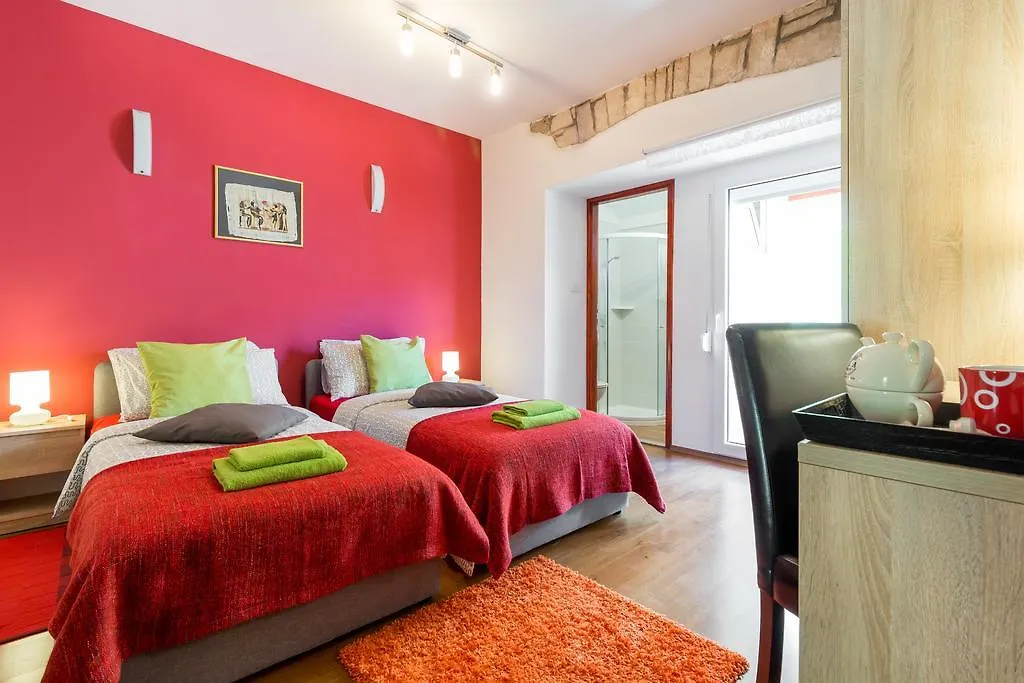 Top Center Room & Apartment Πούλα