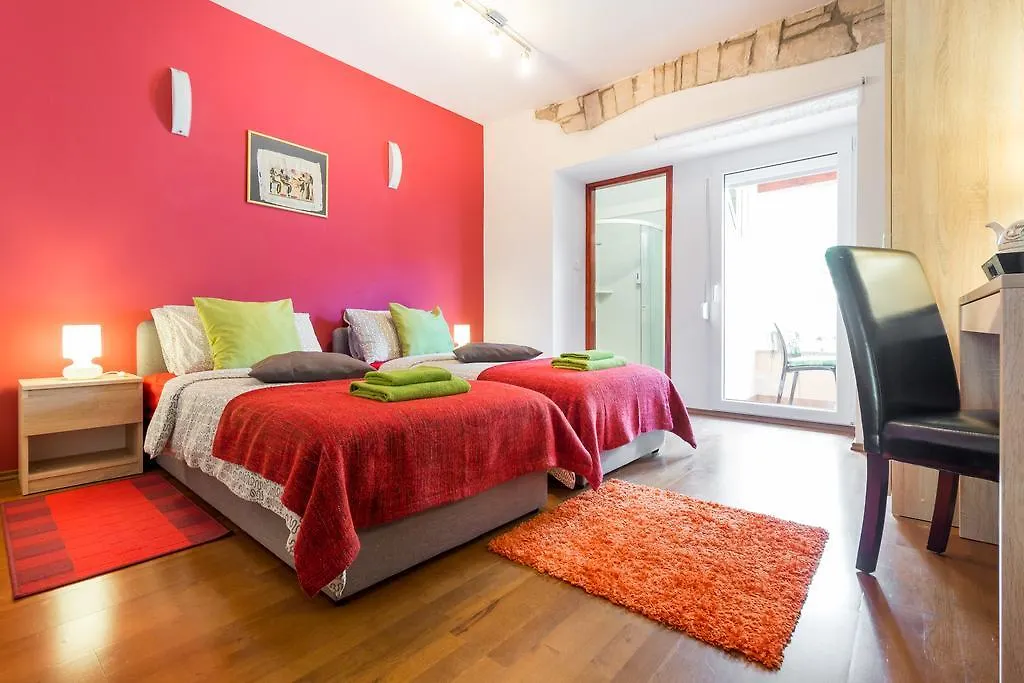 Top Center Room & Apartment Πούλα 0*,