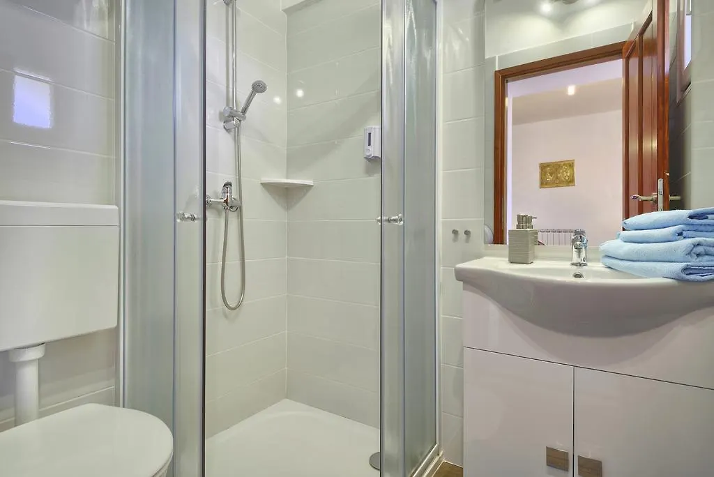 Top Center Room & Apartment Πούλα