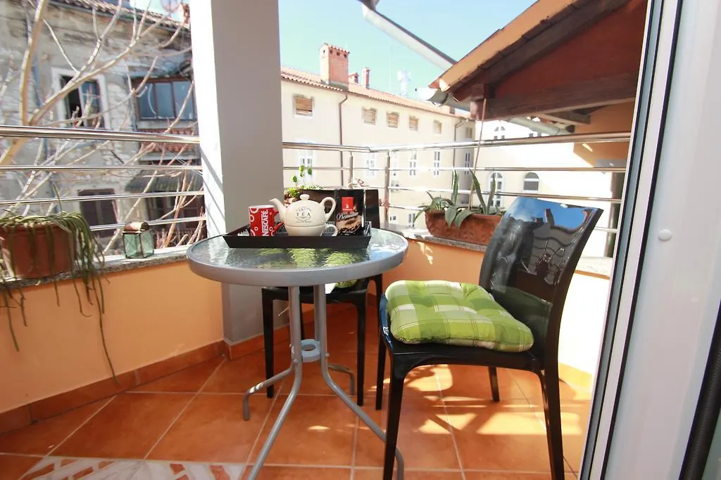 Top Center Room & Apartment